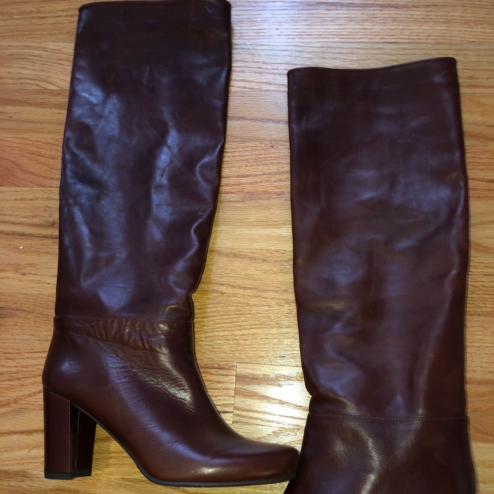 Stuart Weitzman maroon boots with heel
